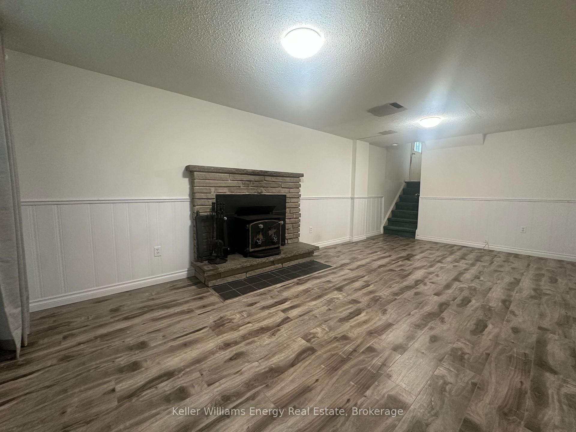 Photo 6 of 252 Keewatin Street S, Oshawa, Donevan — HOMEH