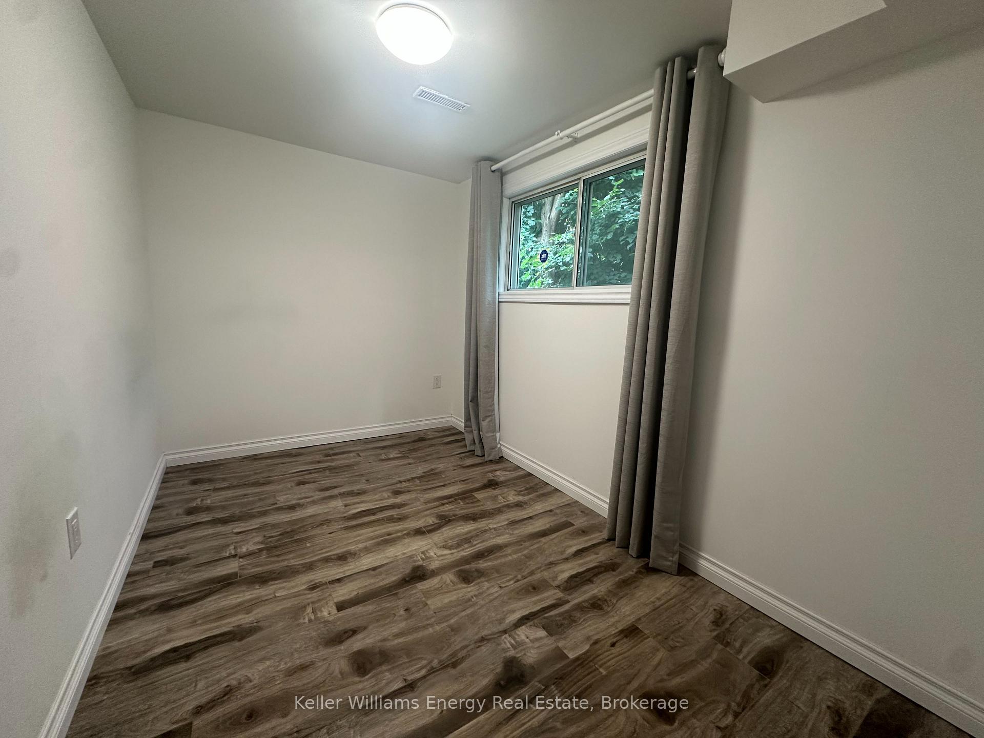 Photo 7 of 252 Keewatin Street S, Oshawa, Donevan — HOMEH
