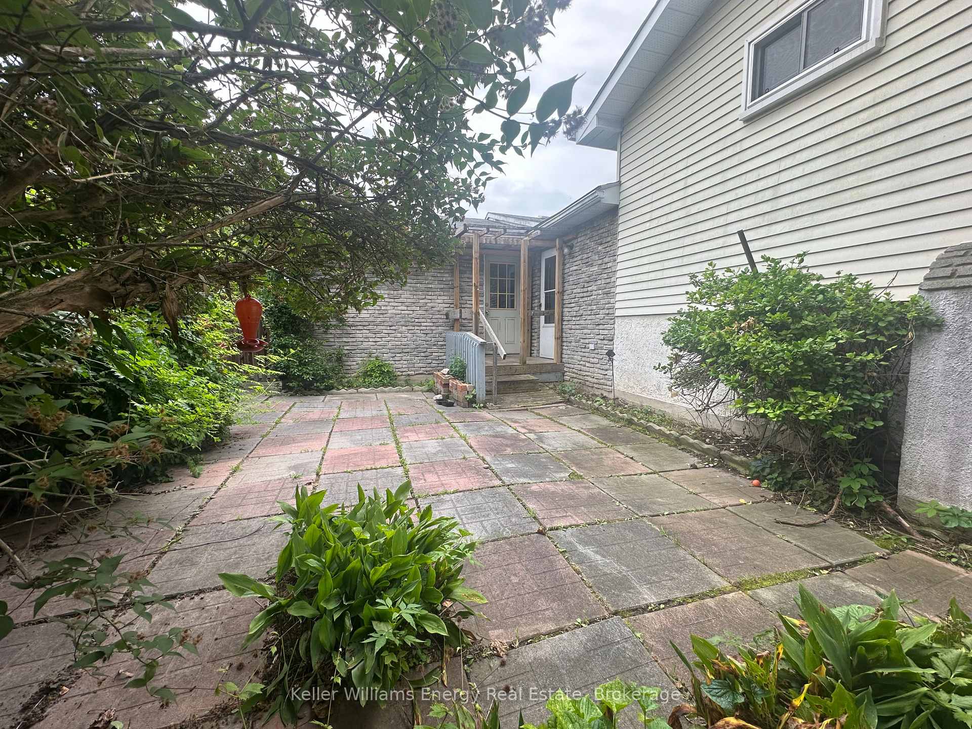 Photo 33 of 252 Keewatin Street S, Oshawa, Donevan — HOMEH