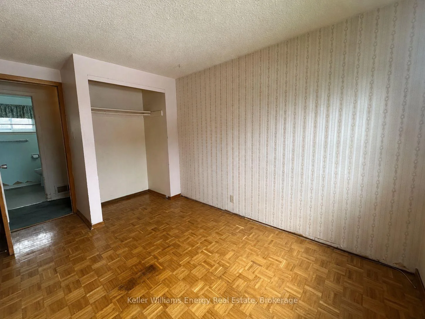 Photo 26 of 252 Keewatin Street S, Oshawa, Donevan — HOMEH