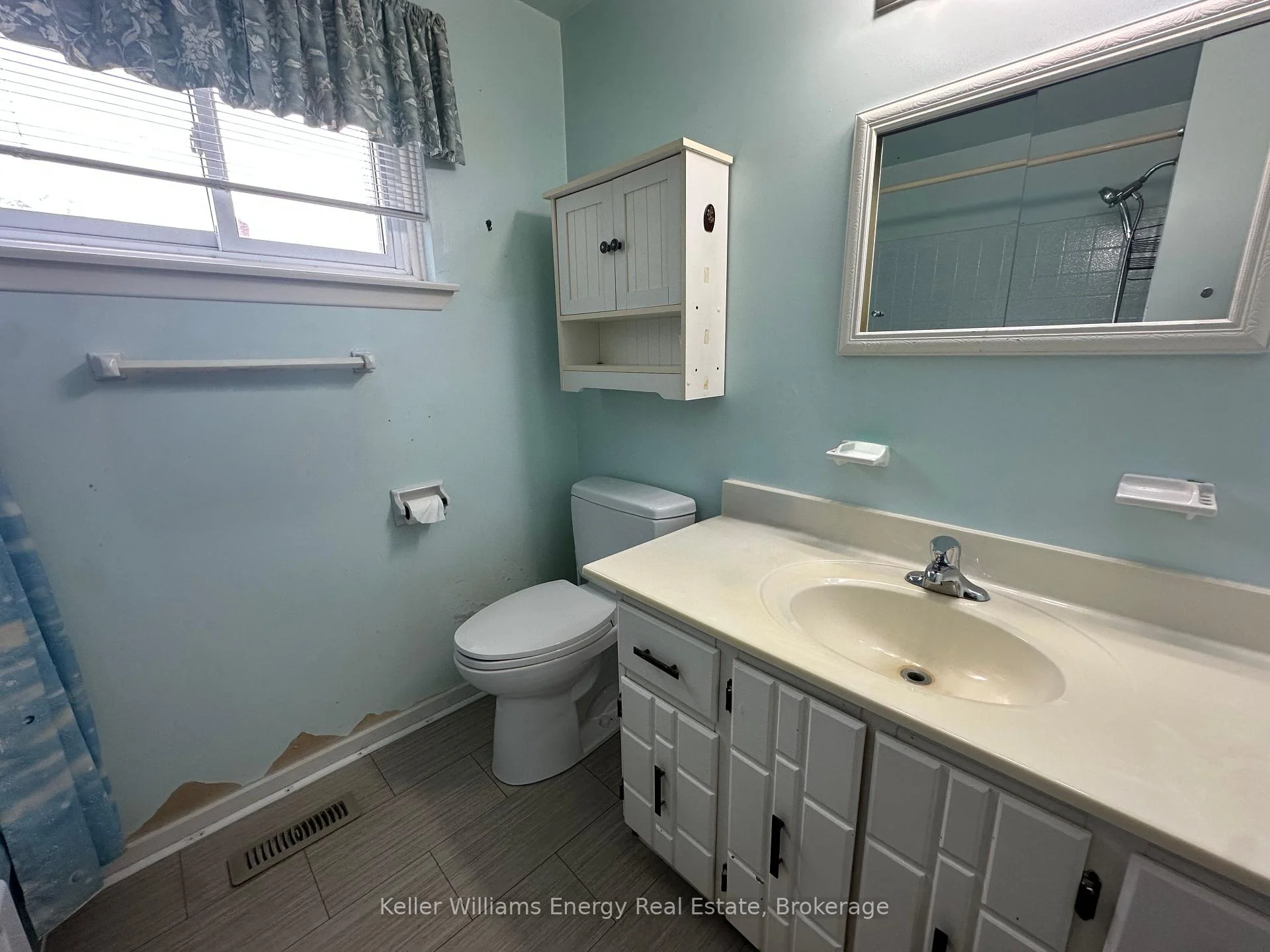 Photo 28 of 252 Keewatin Street S, Oshawa, Donevan — HOMEH