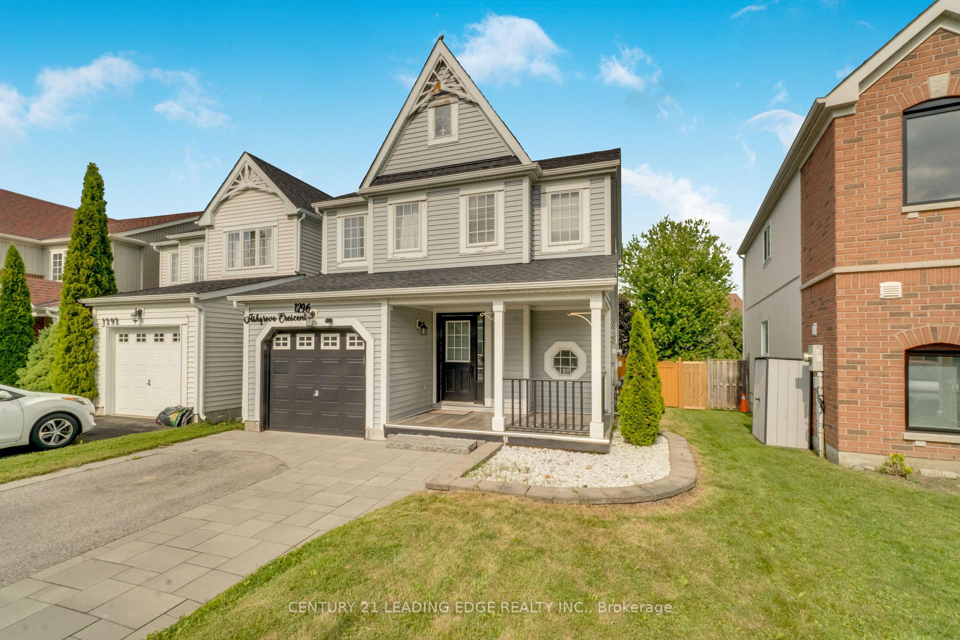 Front of 1296 Ashgrove Crescent