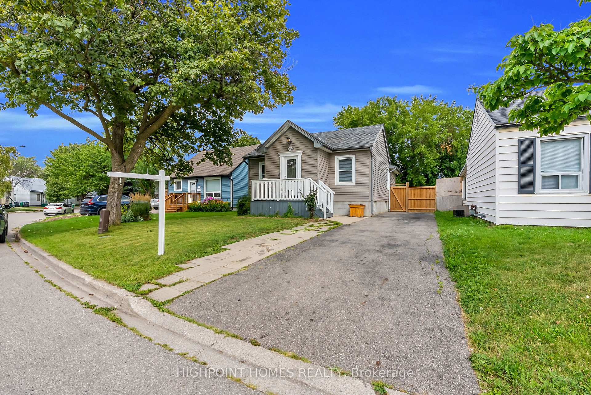 Photo 1 of 3052 Victory Crescent, Mississauga, Malton — HOMEH