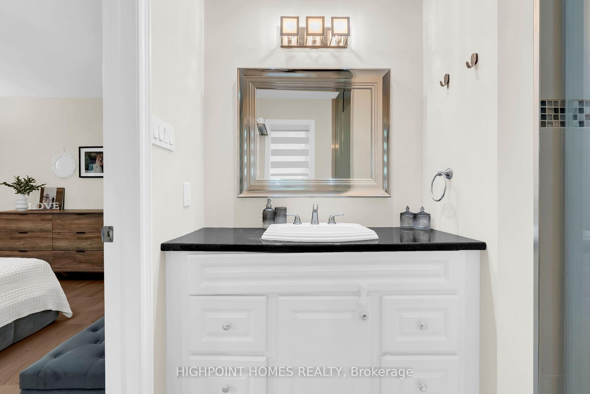 Photo 24 of 3052 Victory Crescent, Mississauga, Malton — HOMEH