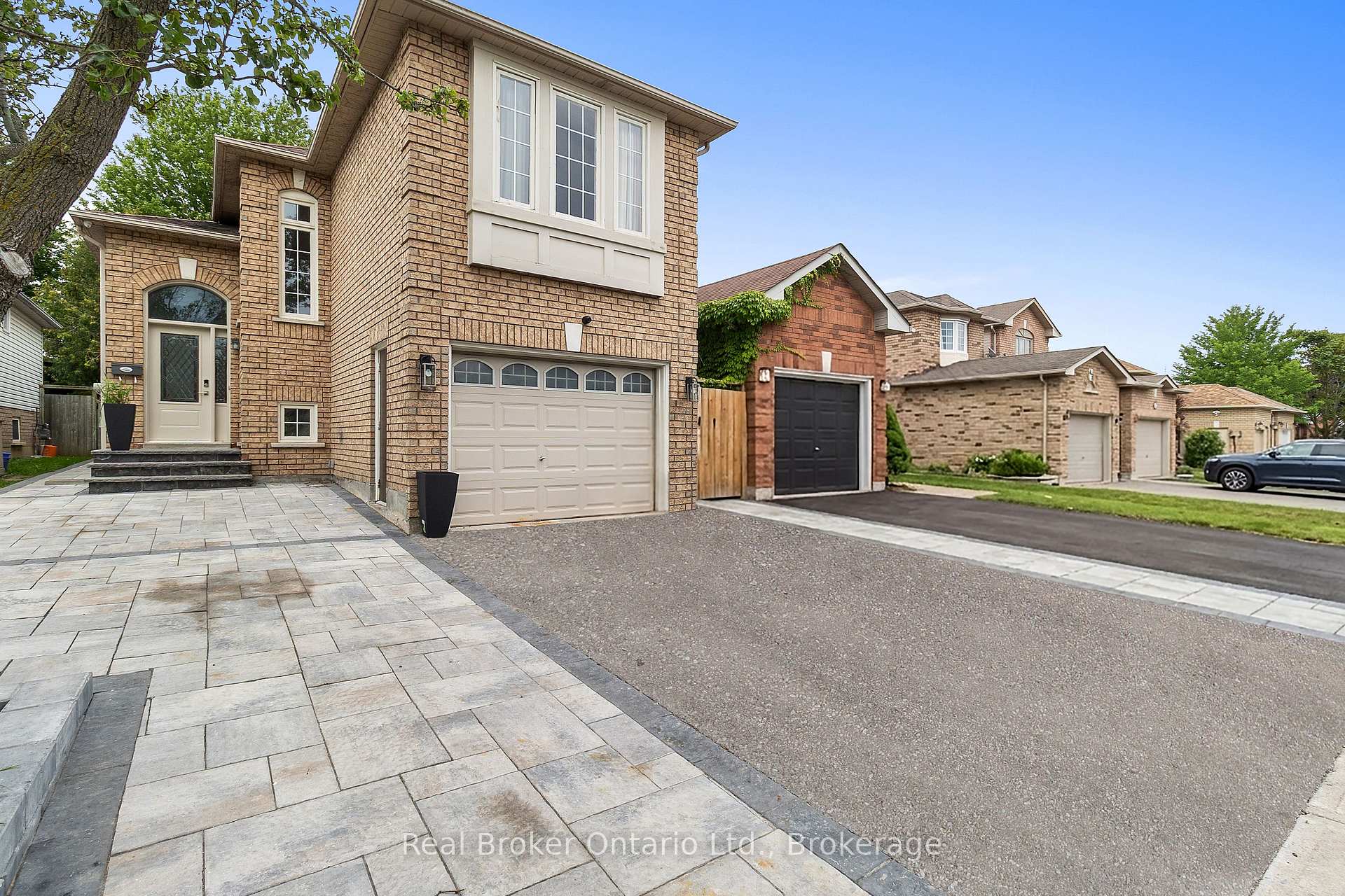 Photo 3 of 47 Willey Drive, Clarington, Bowmanville — HOMEH