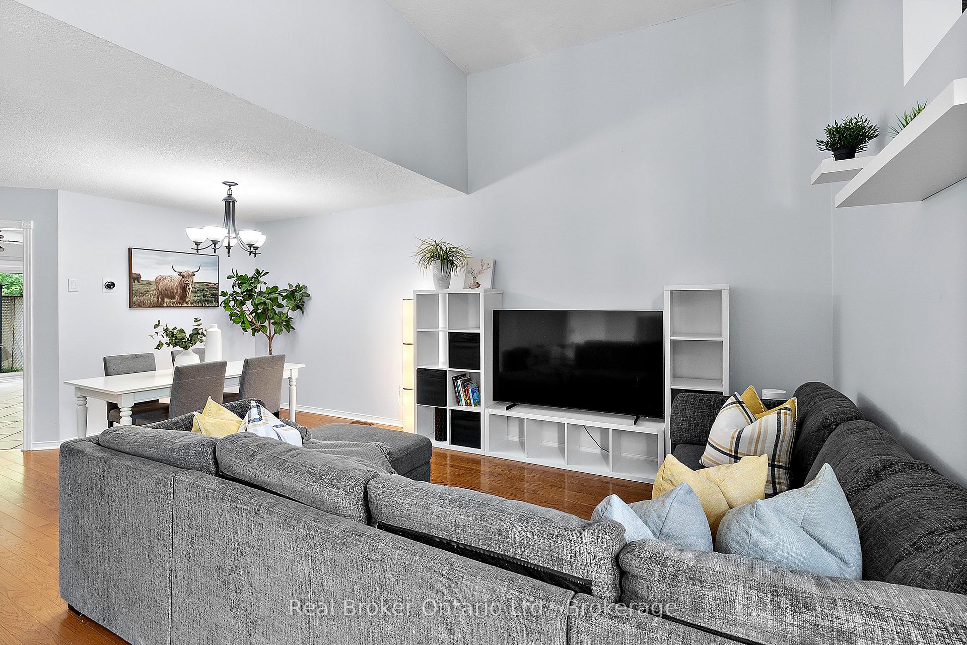 Photo 4 of 47 Willey Drive, Clarington, Bowmanville — HOMEH