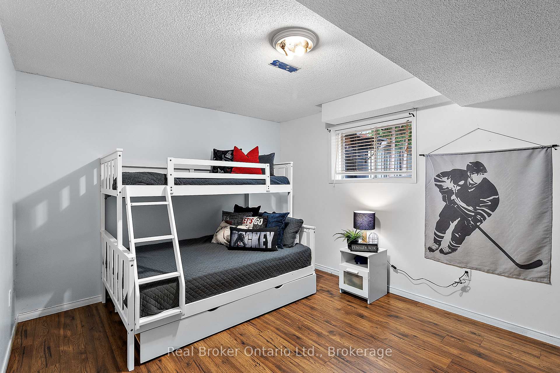 Photo 21 of 47 Willey Drive, Clarington, Bowmanville — HOMEH
