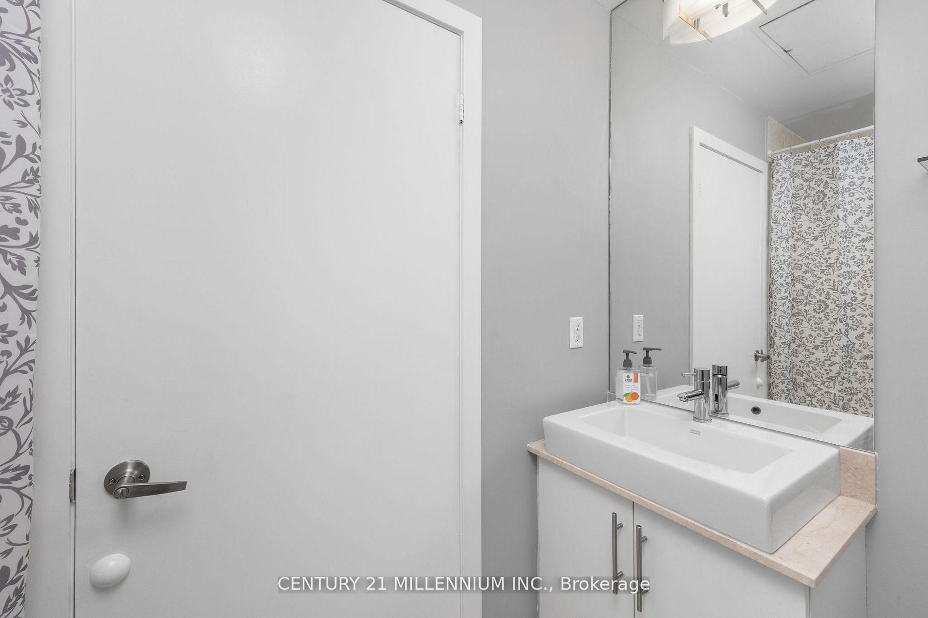 Photo 5 of Unit 4503, 65 Bremner Boulevard W, Toronto, Waterfront Communities — HOMEH