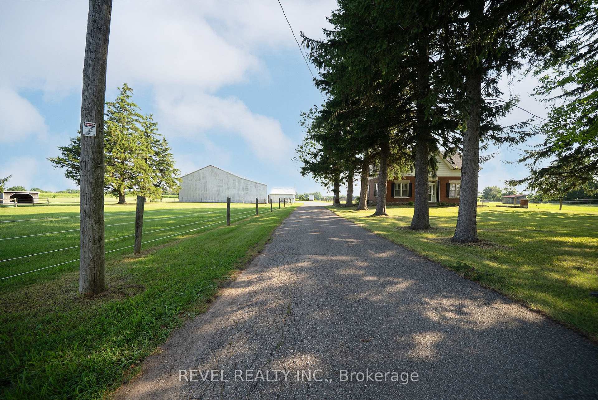 Photo 3 of 413 Ellis Avenue, Brant, Brantford Twp — HOMEH