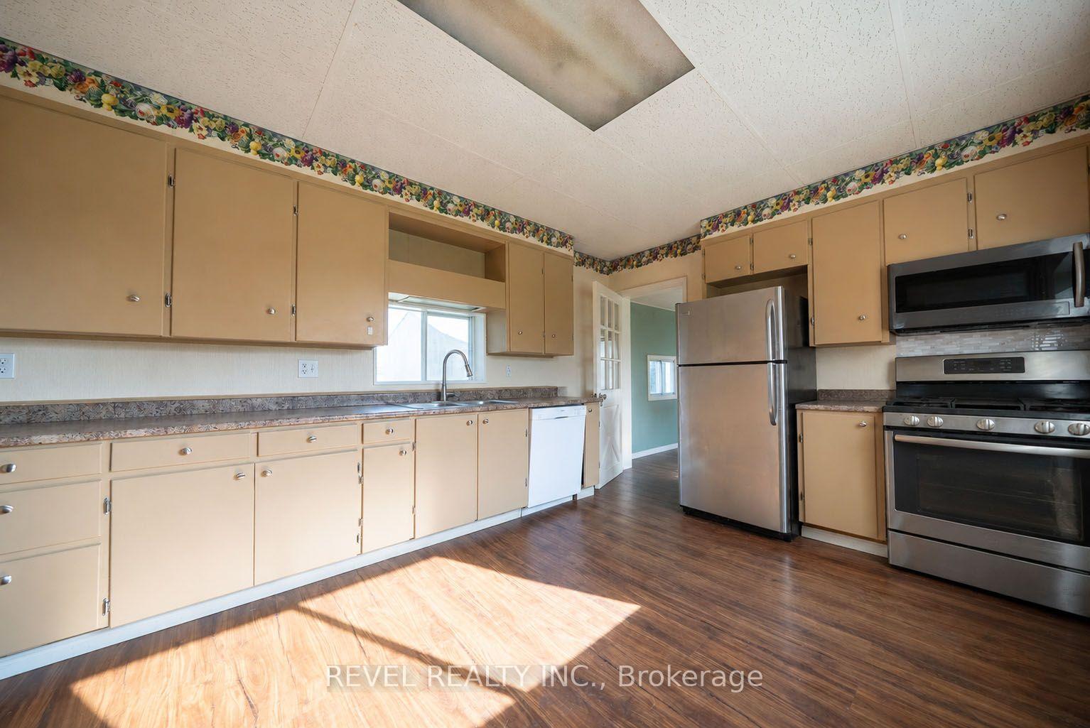 Photo 9 of 413 Ellis Avenue, Brant, Brantford Twp — HOMEH