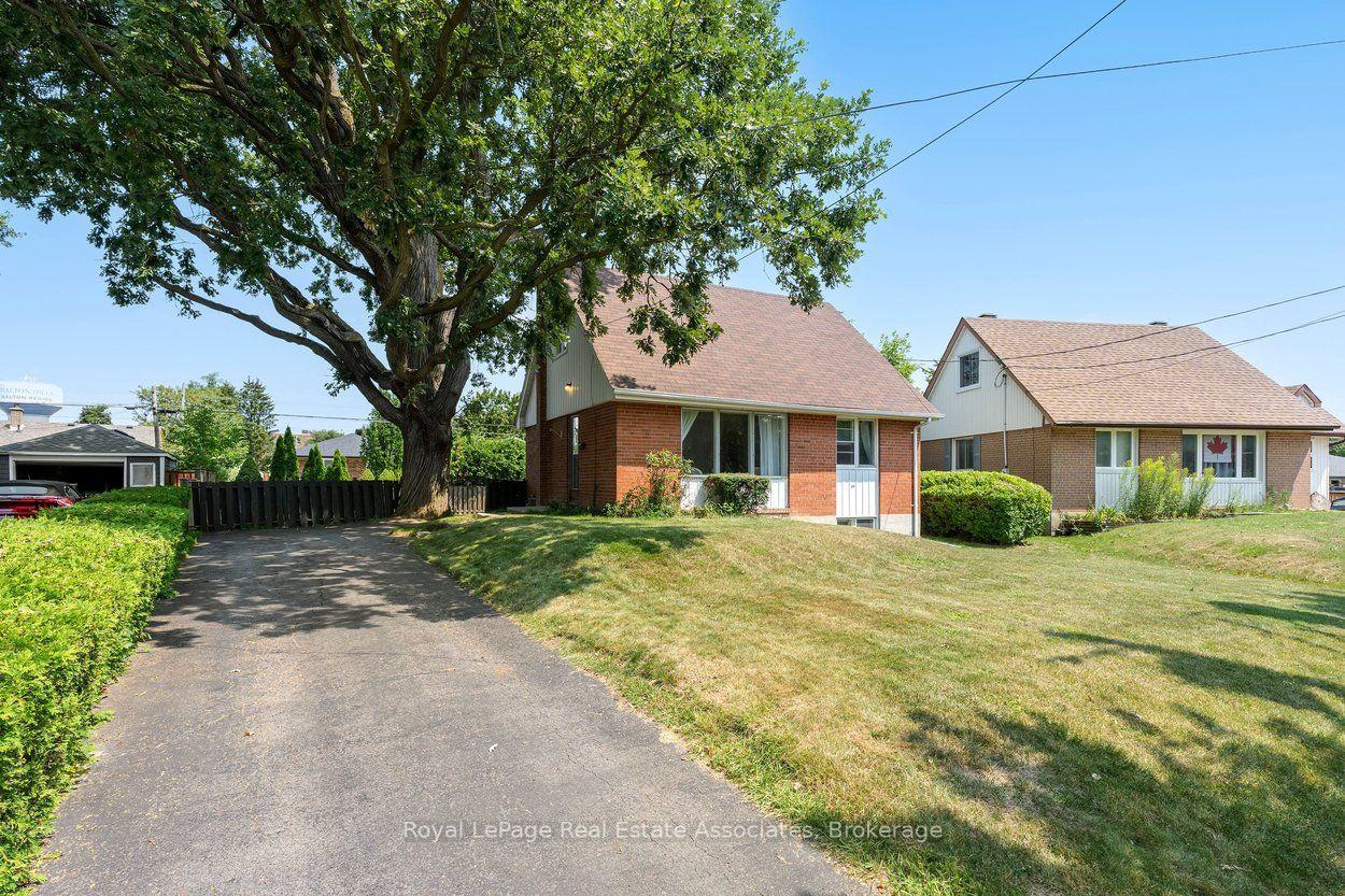 Photo 2 of 64 McIntyre Crescent, Halton Hills, Georgetown — HOMEH