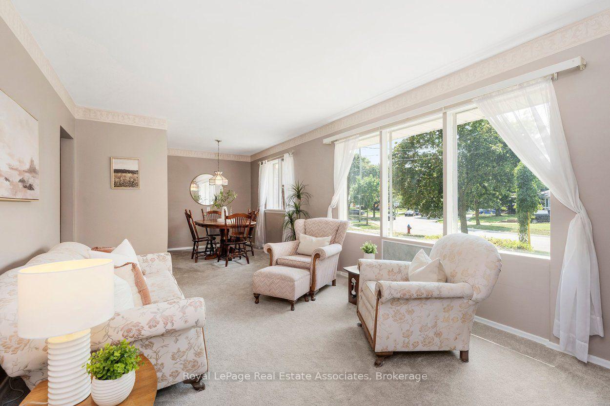 Photo 6 of 64 McIntyre Crescent, Halton Hills, Georgetown — HOMEH