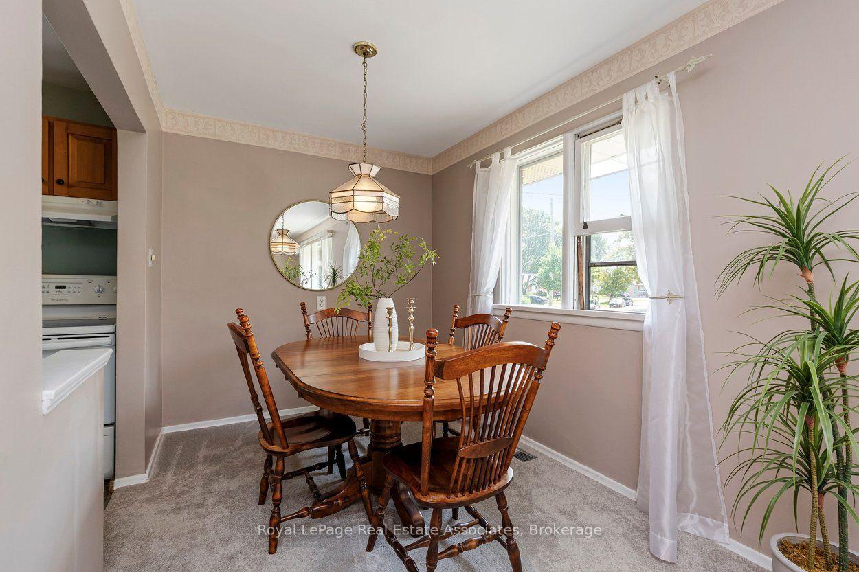 Photo 9 of 64 McIntyre Crescent, Halton Hills, Georgetown — HOMEH