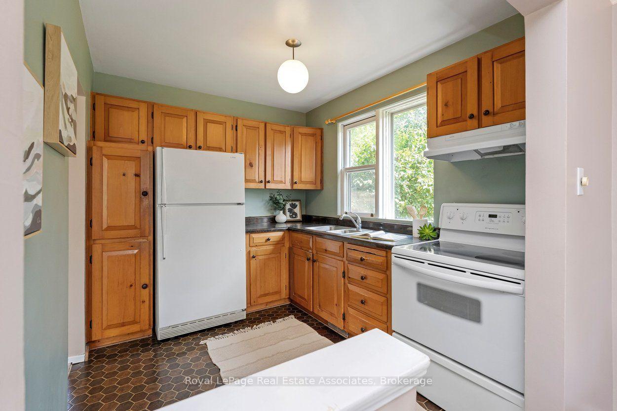 Photo 12 of 64 McIntyre Crescent, Halton Hills, Georgetown — HOMEH
