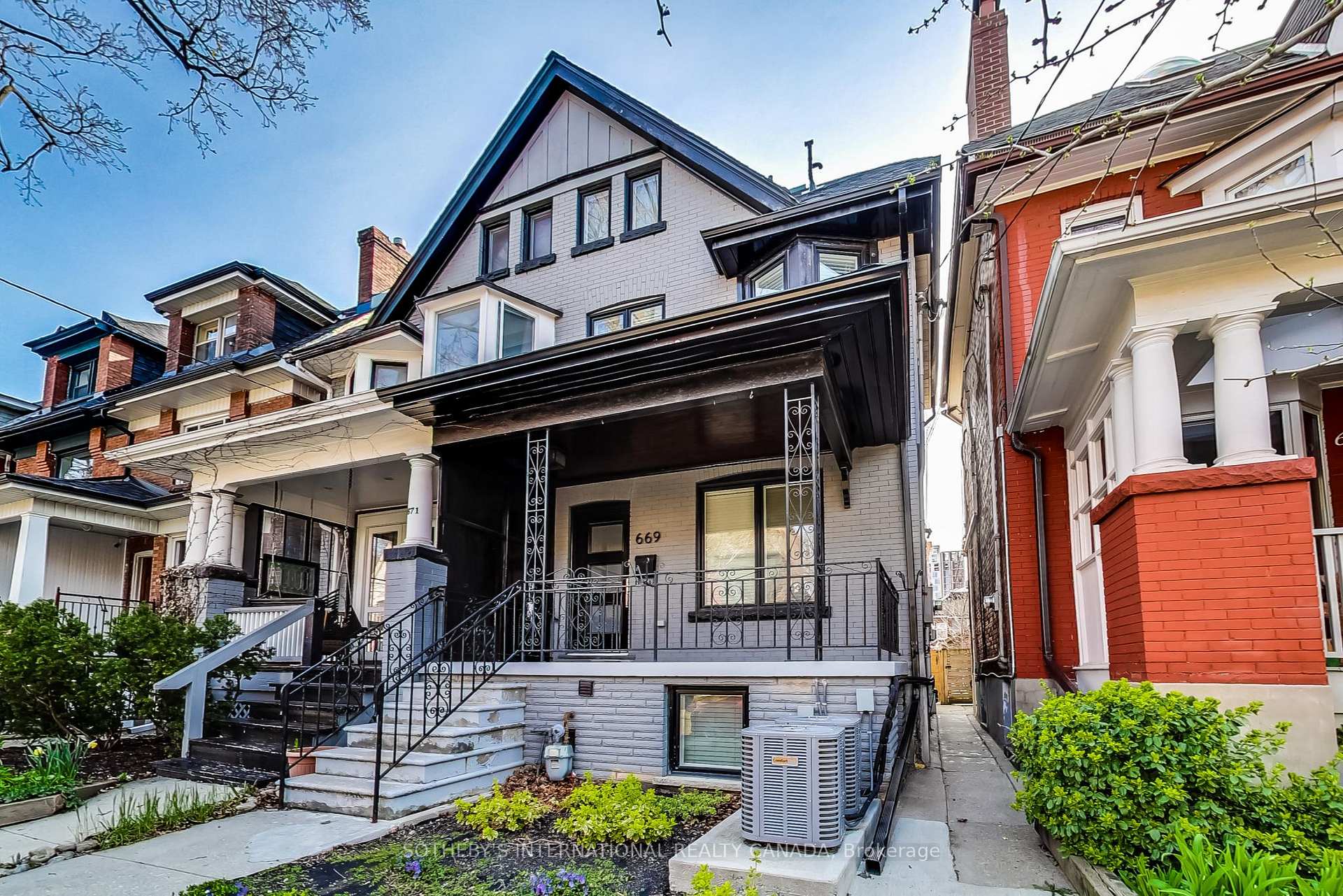 Photo 2 of Unit Lower, 669 Euclid Avenue, Toronto, Palmerston-Little Italy — HOMEH