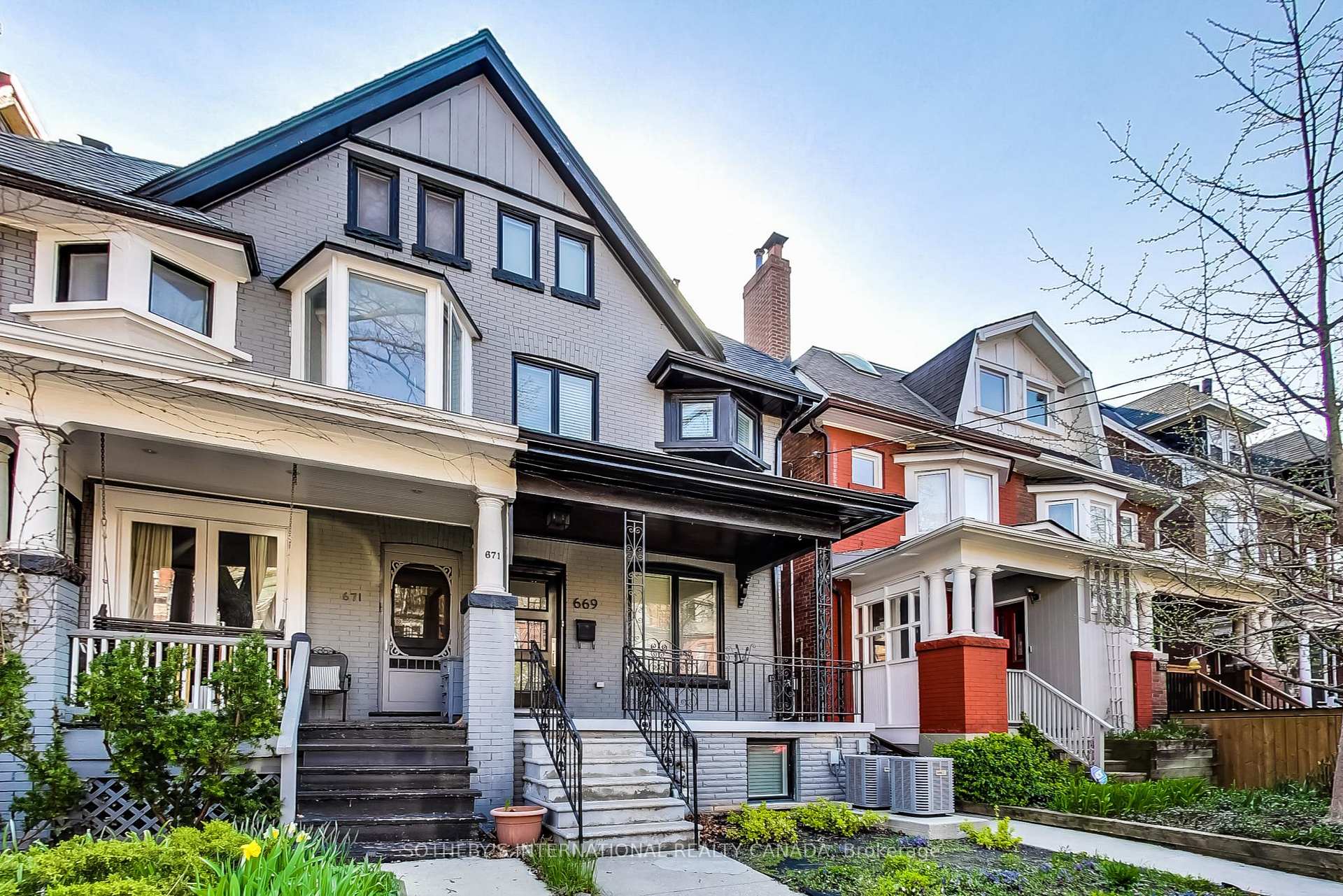 Photo 3 of Unit Lower, 669 Euclid Avenue, Toronto, Palmerston-Little Italy — HOMEH