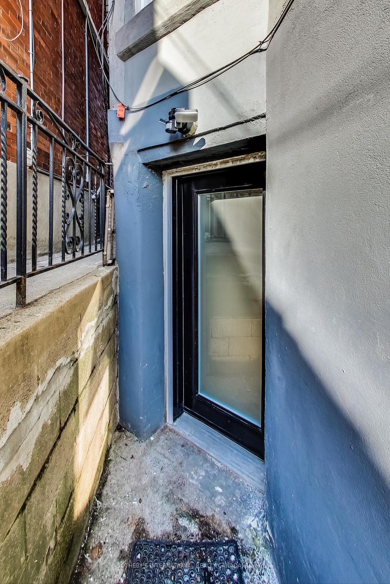 Photo 5 of Unit Lower, 669 Euclid Avenue, Toronto, Palmerston-Little Italy — HOMEH