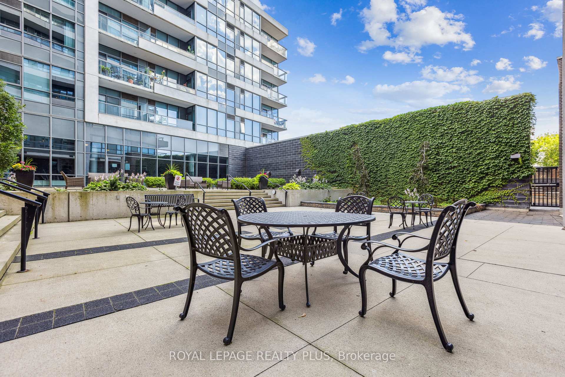 Photo 23 of Unit 403, 1 Hurontario Street, Mississauga, Port Credit — HOMEH