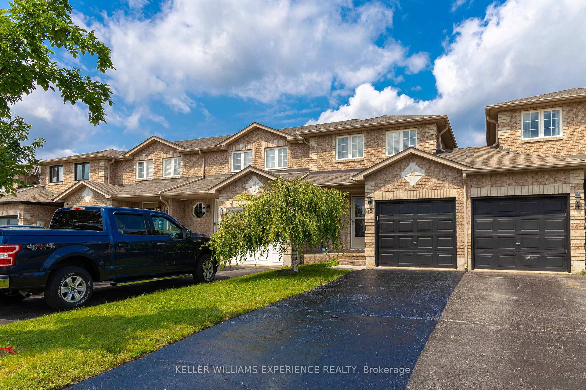 Photo 2 of 12 Monarchy Street, Barrie, Innis-Shore — HOMEH