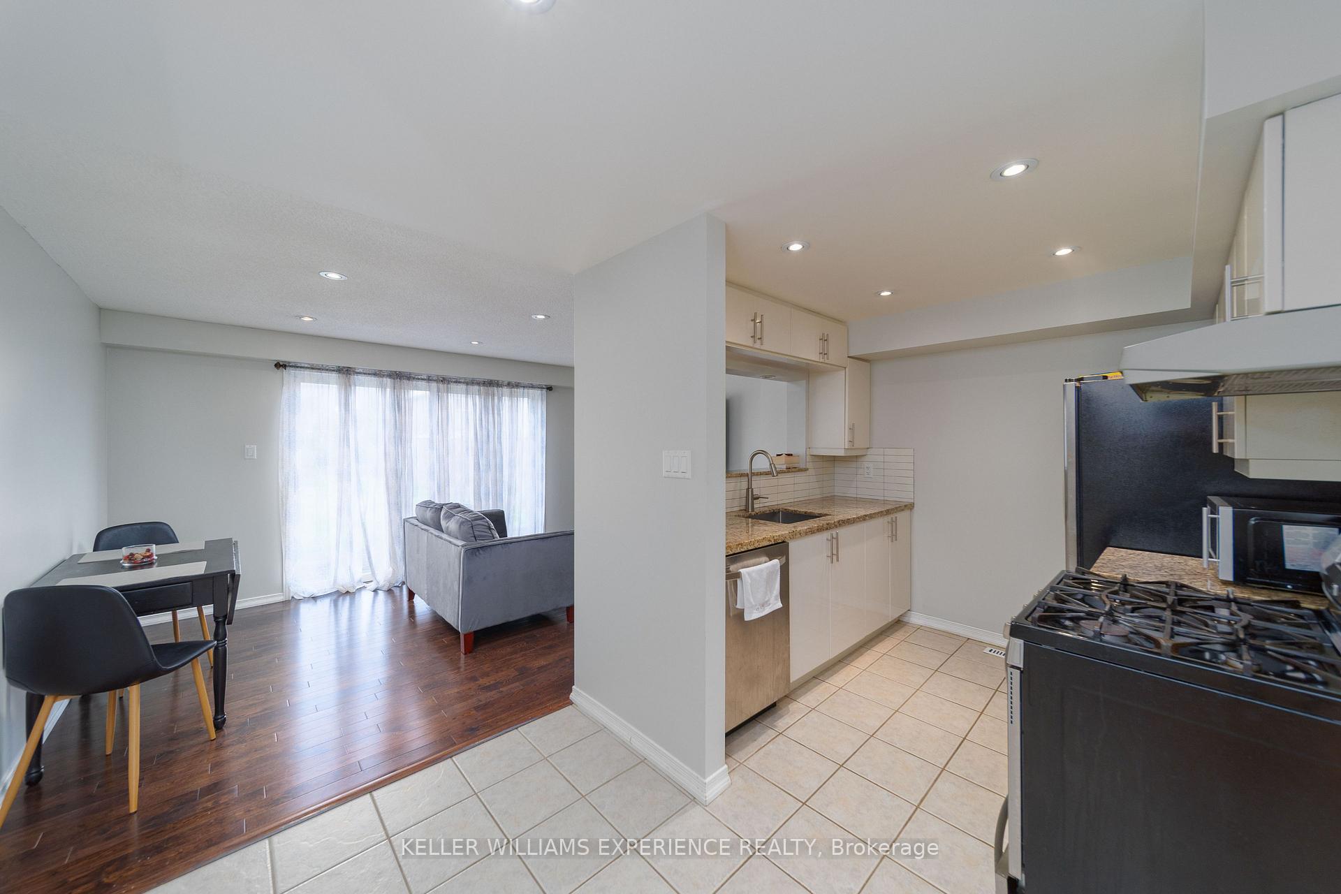 Photo 4 of 12 Monarchy Street, Barrie, Innis-Shore — HOMEH
