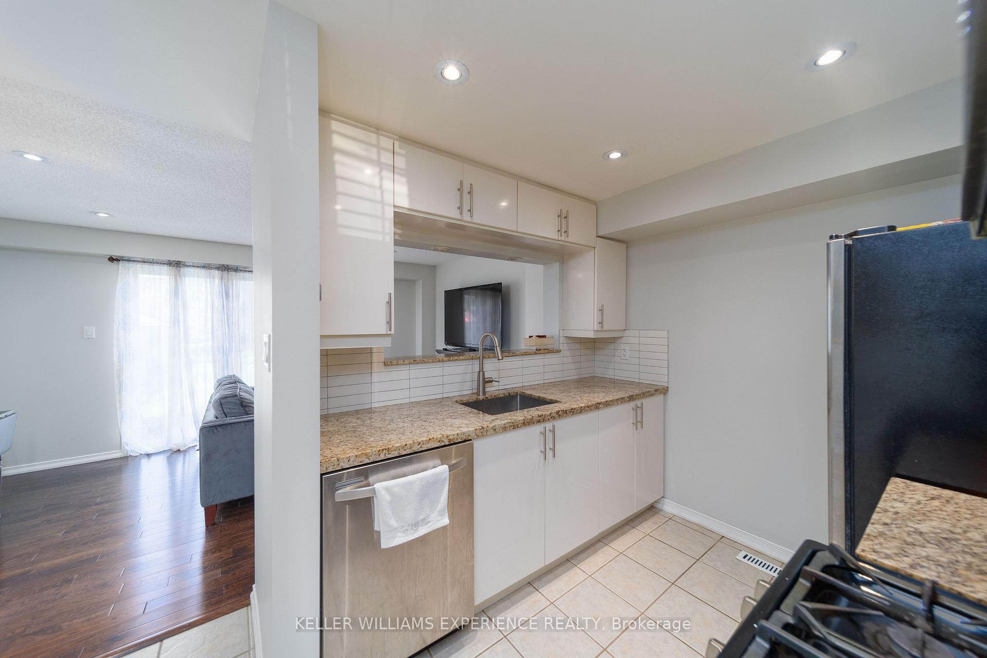 Photo 5 of 12 Monarchy Street, Barrie, Innis-Shore — HOMEH