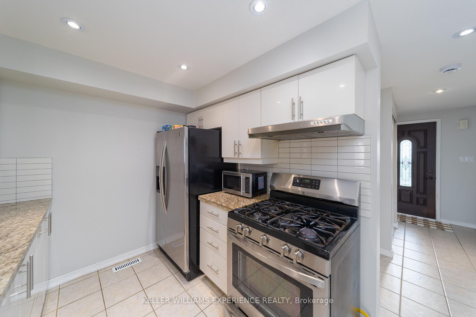 Photo 6 of 12 Monarchy Street, Barrie, Innis-Shore — HOMEH