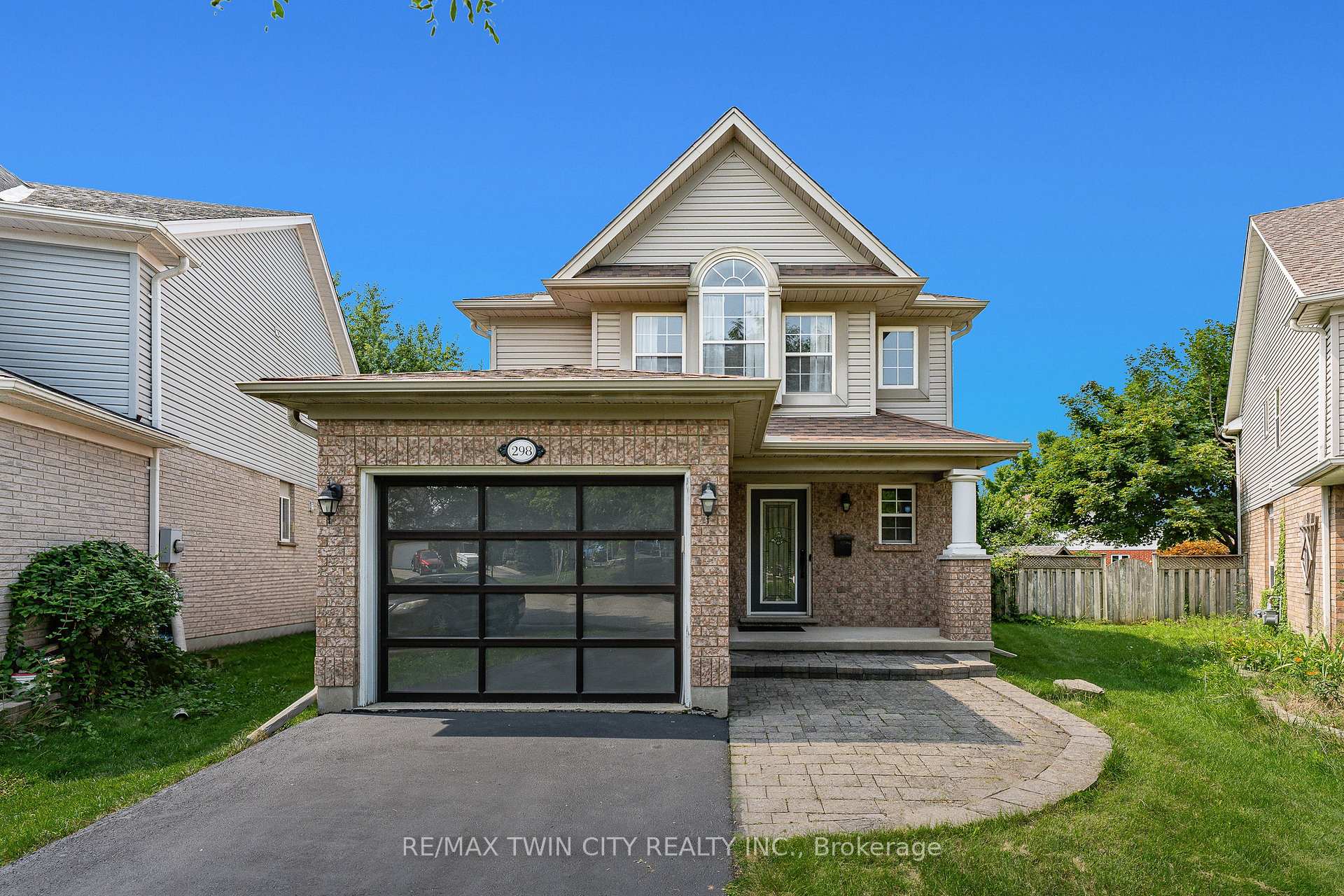 Photo 3 of 298 Pineland Place, Waterloo, Columbia Forest — HOMEH