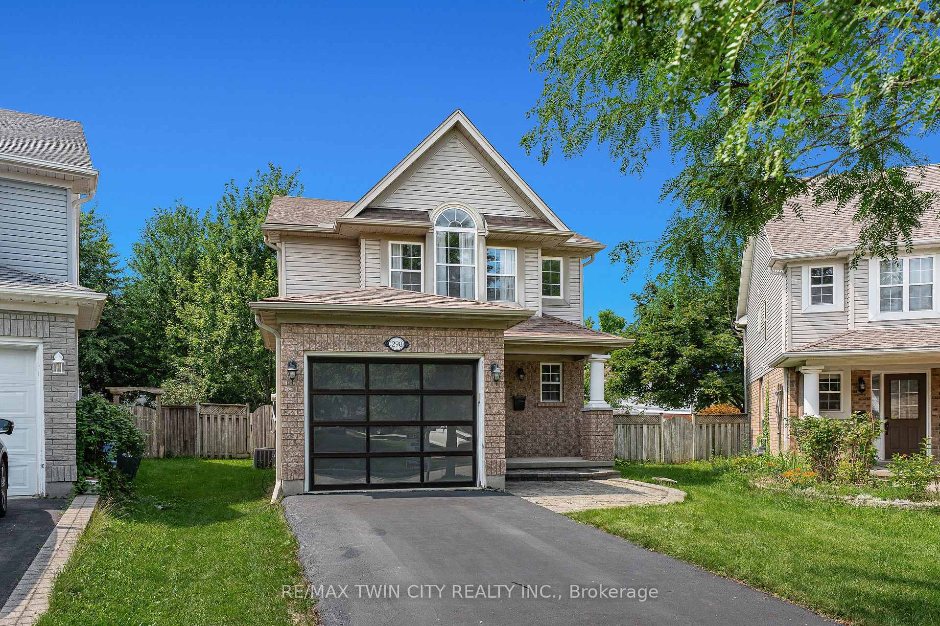 Photo 5 of 298 Pineland Place, Waterloo, Columbia Forest — HOMEH