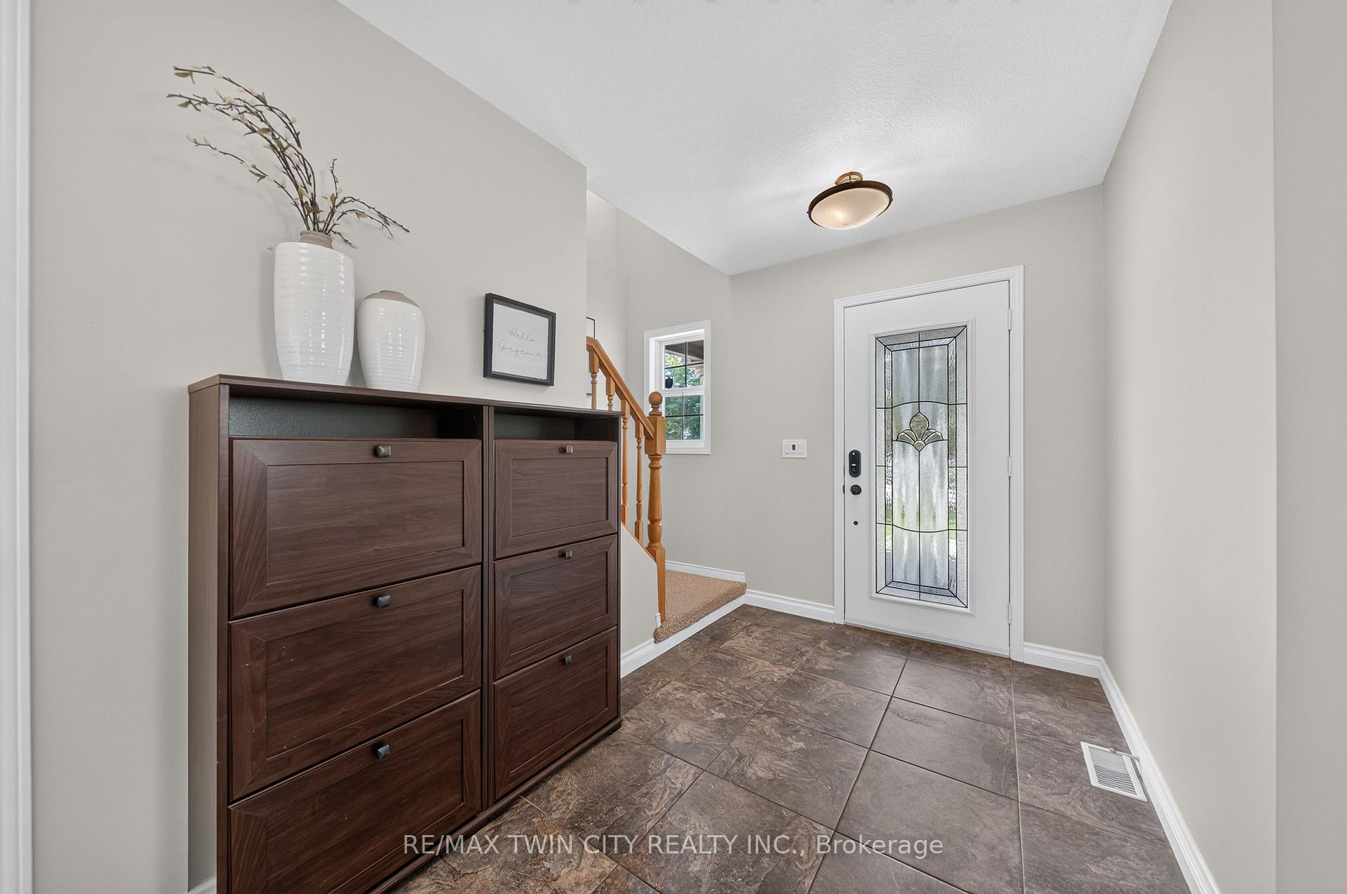 Photo 7 of 298 Pineland Place, Waterloo, Columbia Forest — HOMEH