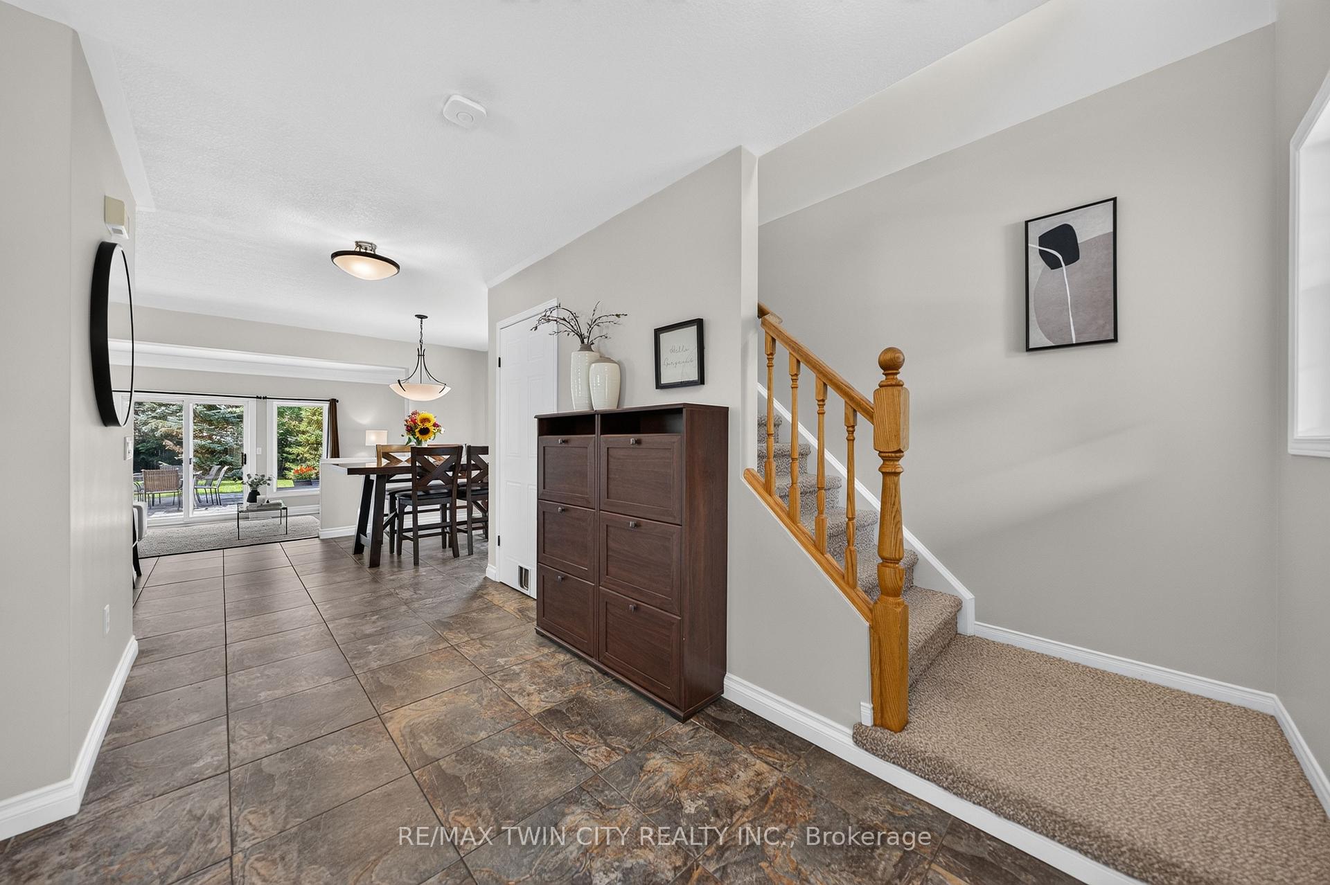 Photo 8 of 298 Pineland Place, Waterloo, Columbia Forest — HOMEH