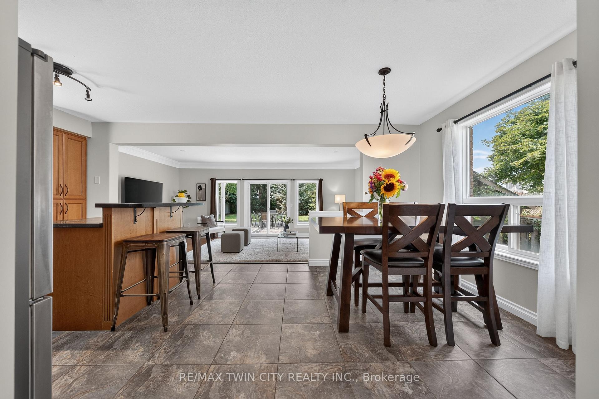 Photo 9 of 298 Pineland Place, Waterloo, Columbia Forest — HOMEH