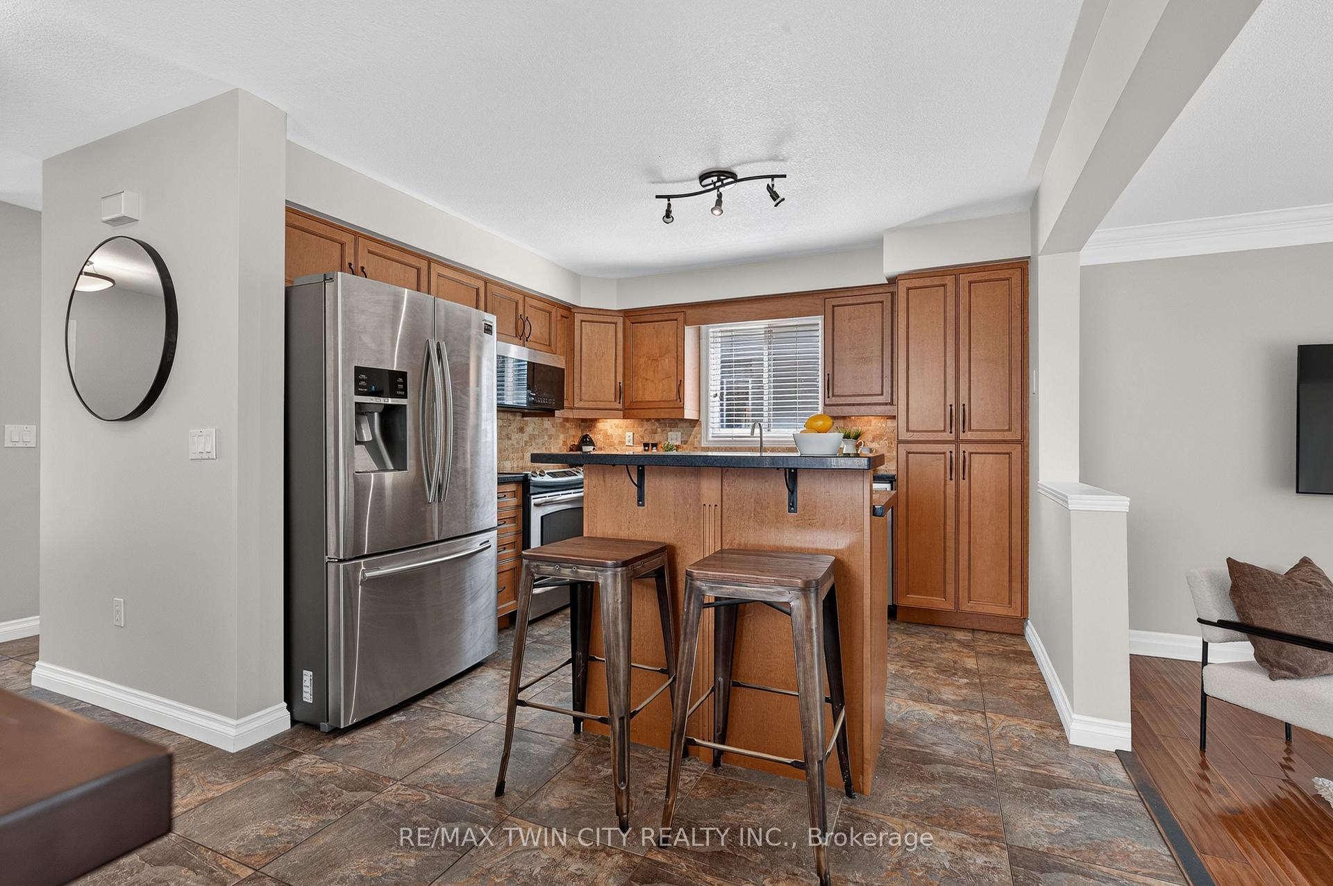 Photo 11 of 298 Pineland Place, Waterloo, Columbia Forest — HOMEH