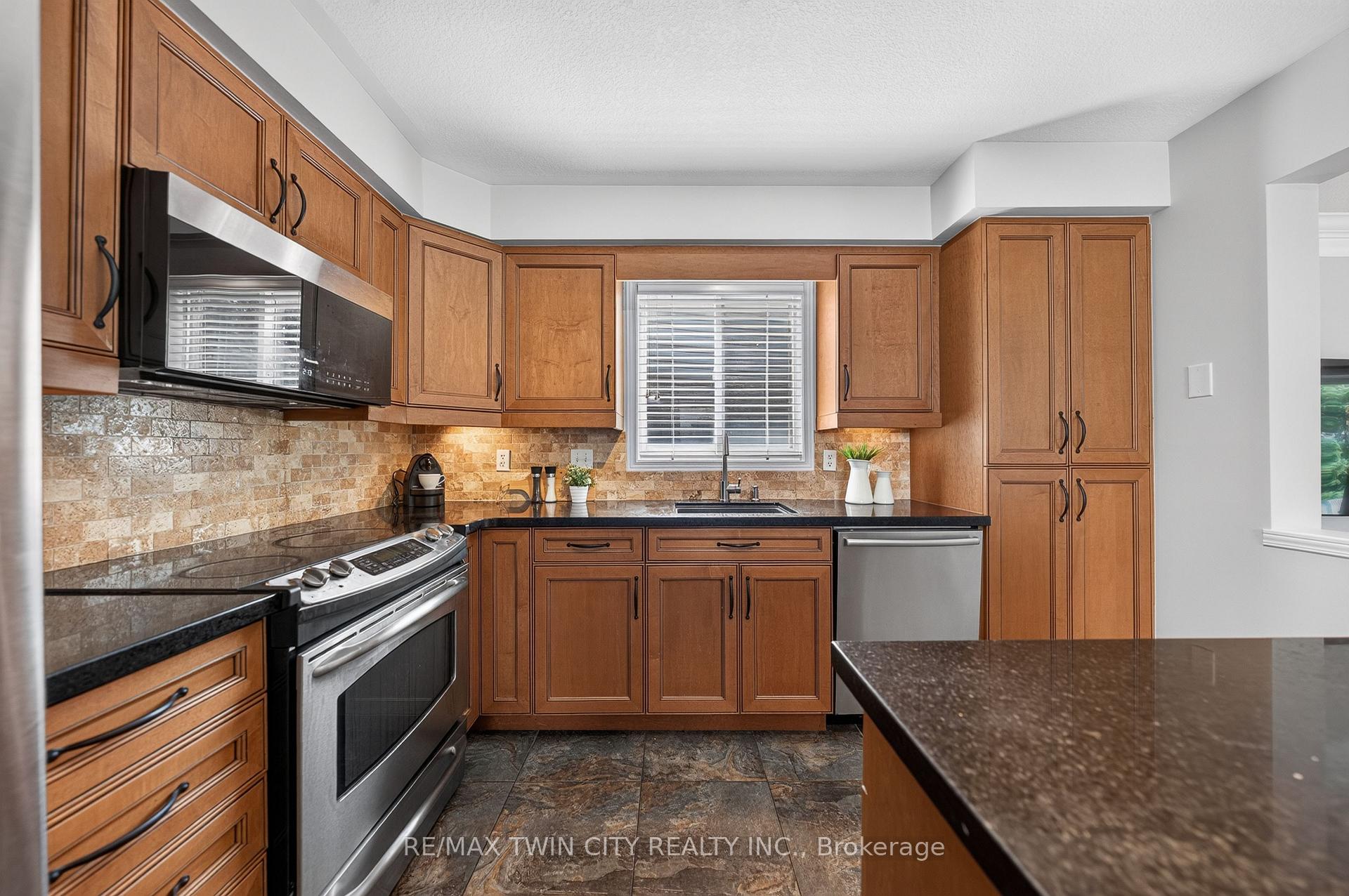 Photo 12 of 298 Pineland Place, Waterloo, Columbia Forest — HOMEH