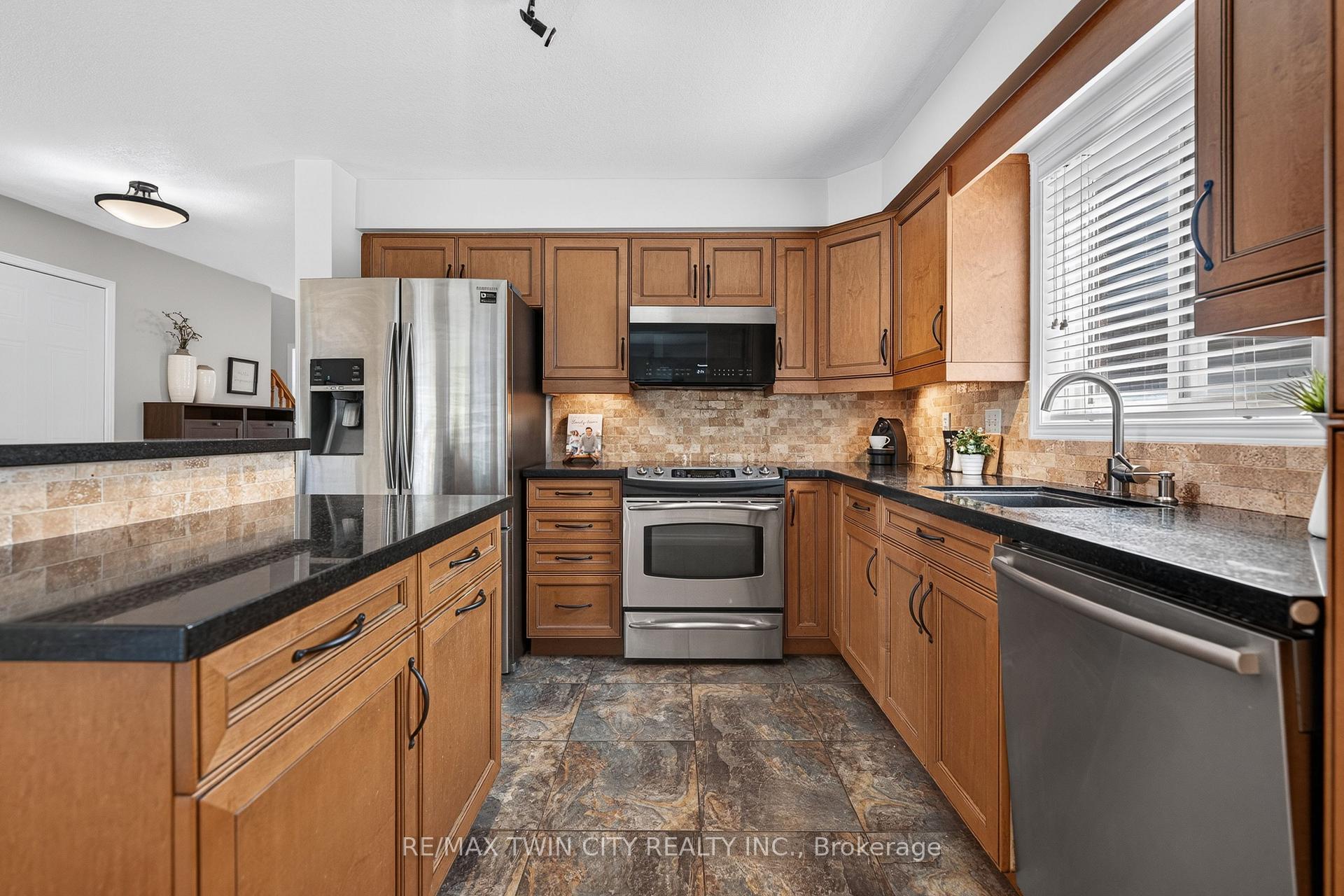 Photo 13 of 298 Pineland Place, Waterloo, Columbia Forest — HOMEH
