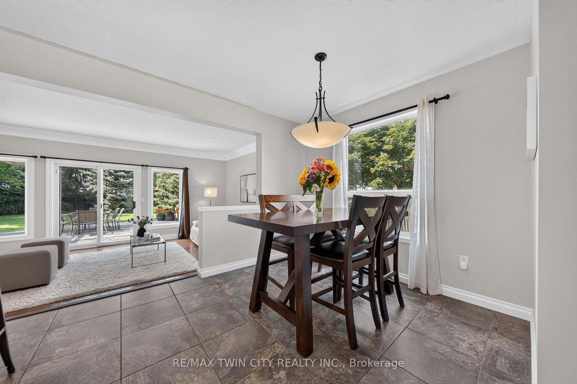 Photo 14 of 298 Pineland Place, Waterloo, Columbia Forest — HOMEH