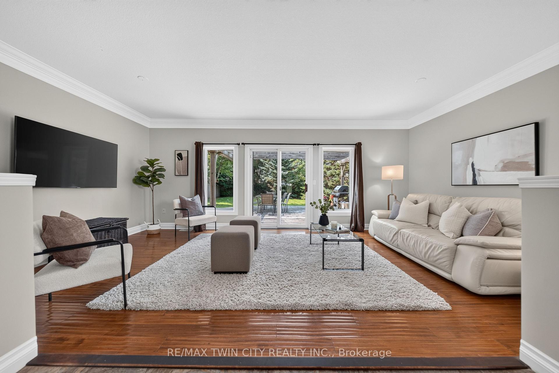 Photo 15 of 298 Pineland Place, Waterloo, Columbia Forest — HOMEH