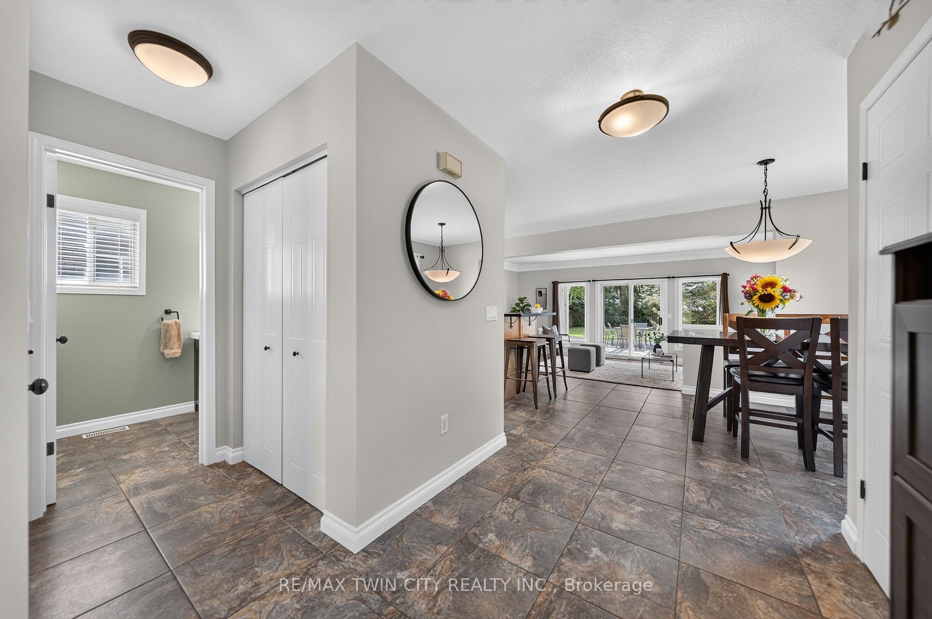 Photo 18 of 298 Pineland Place, Waterloo, Columbia Forest — HOMEH