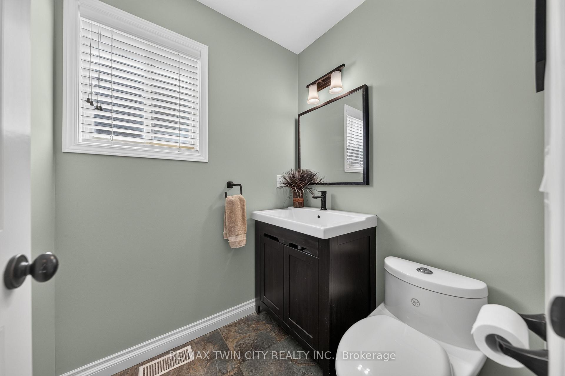 Photo 19 of 298 Pineland Place, Waterloo, Columbia Forest — HOMEH