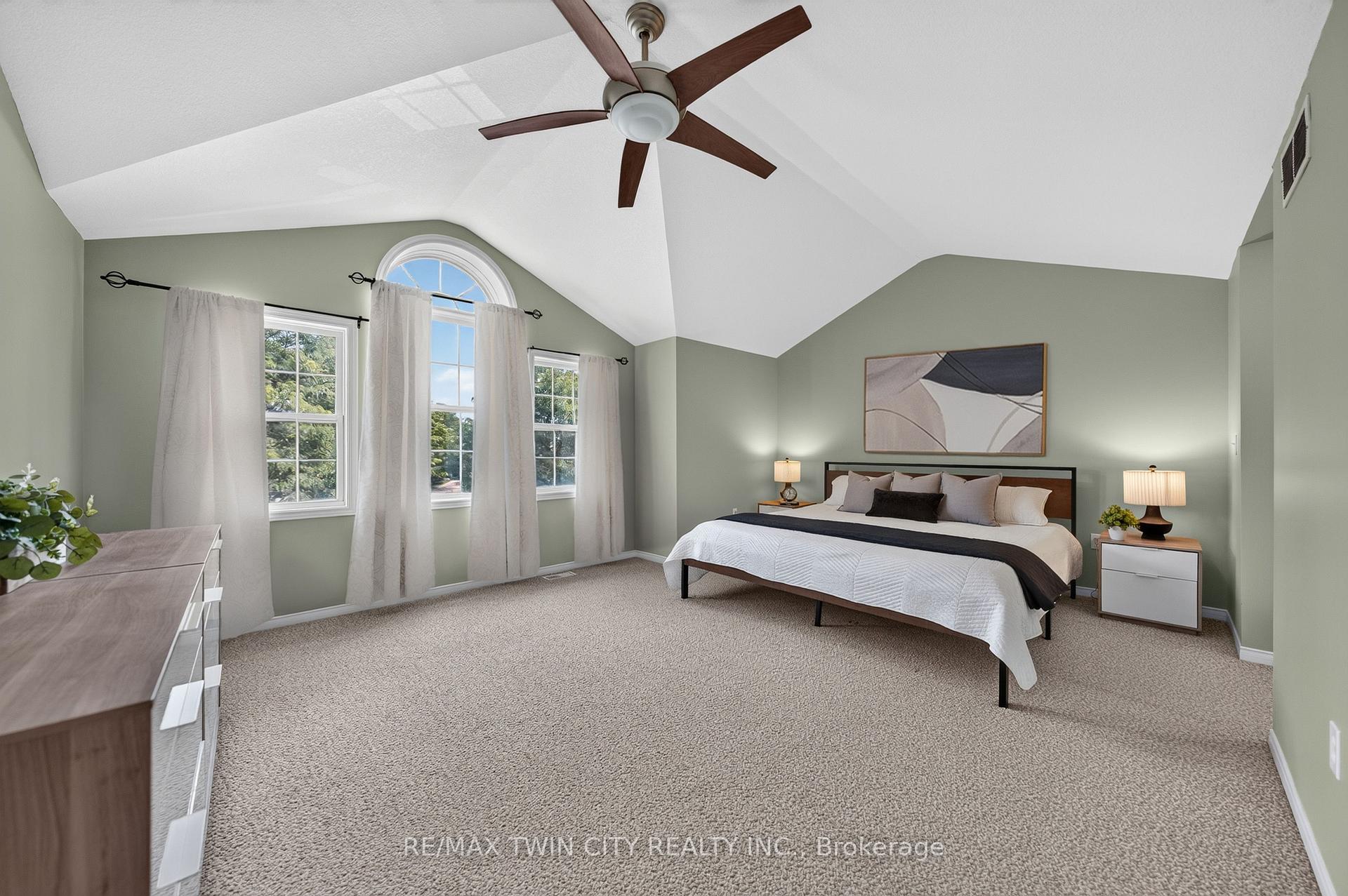 Photo 20 of 298 Pineland Place, Waterloo, Columbia Forest — HOMEH