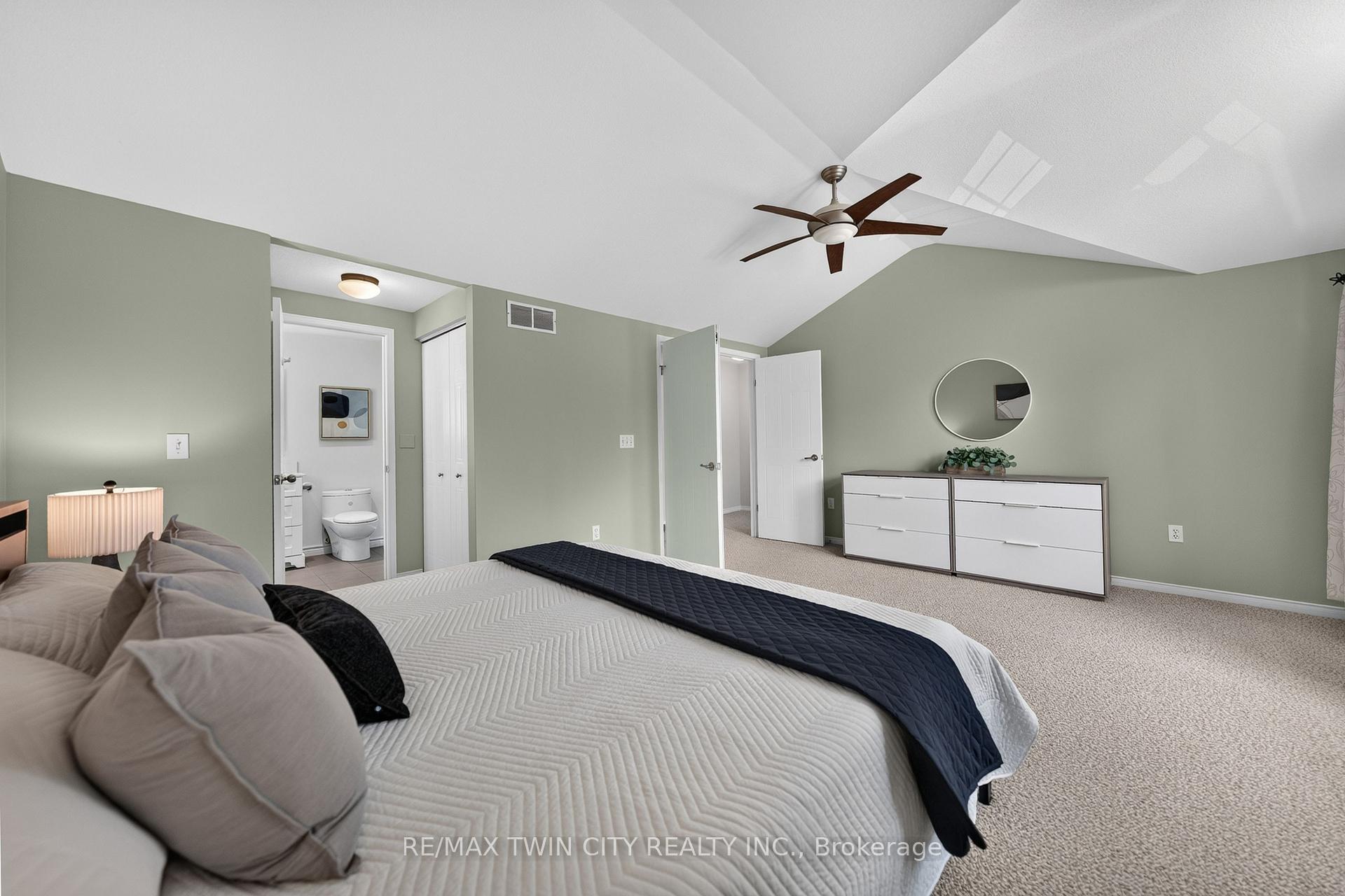 Photo 22 of 298 Pineland Place, Waterloo, Columbia Forest — HOMEH