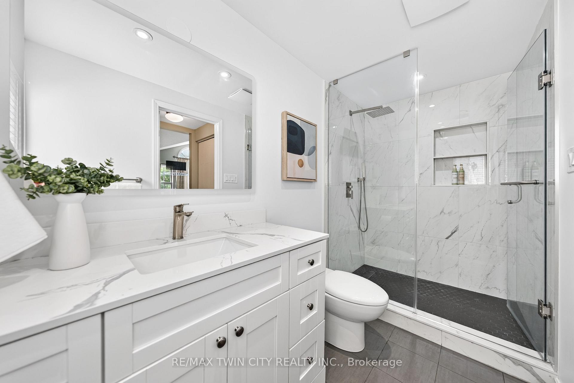 Photo 24 of 298 Pineland Place, Waterloo, Columbia Forest — HOMEH