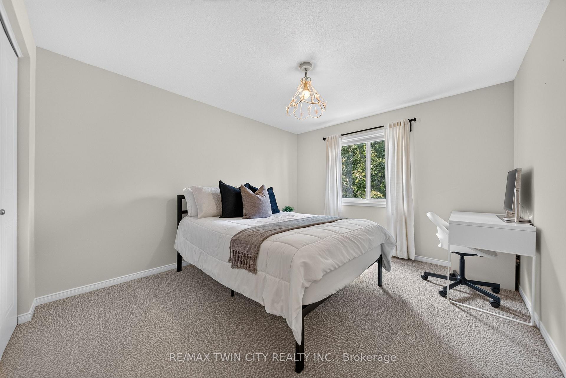 Photo 25 of 298 Pineland Place, Waterloo, Columbia Forest — HOMEH