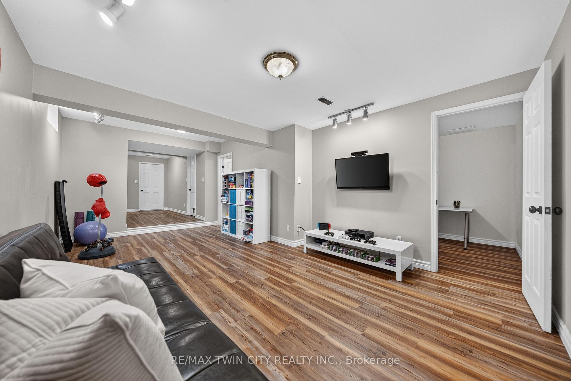 Photo 29 of 298 Pineland Place, Waterloo, Columbia Forest — HOMEH