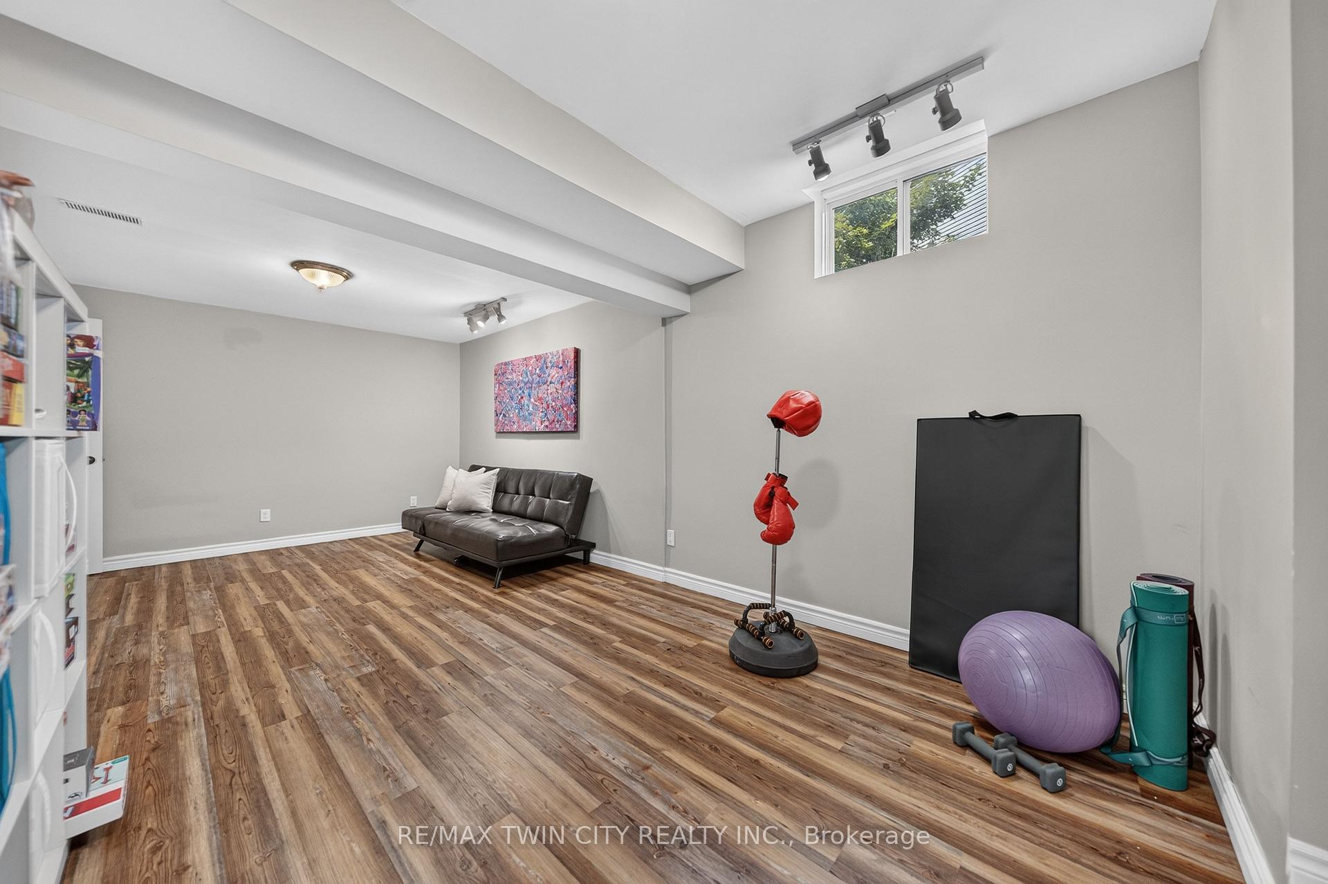 Photo 30 of 298 Pineland Place, Waterloo, Columbia Forest — HOMEH