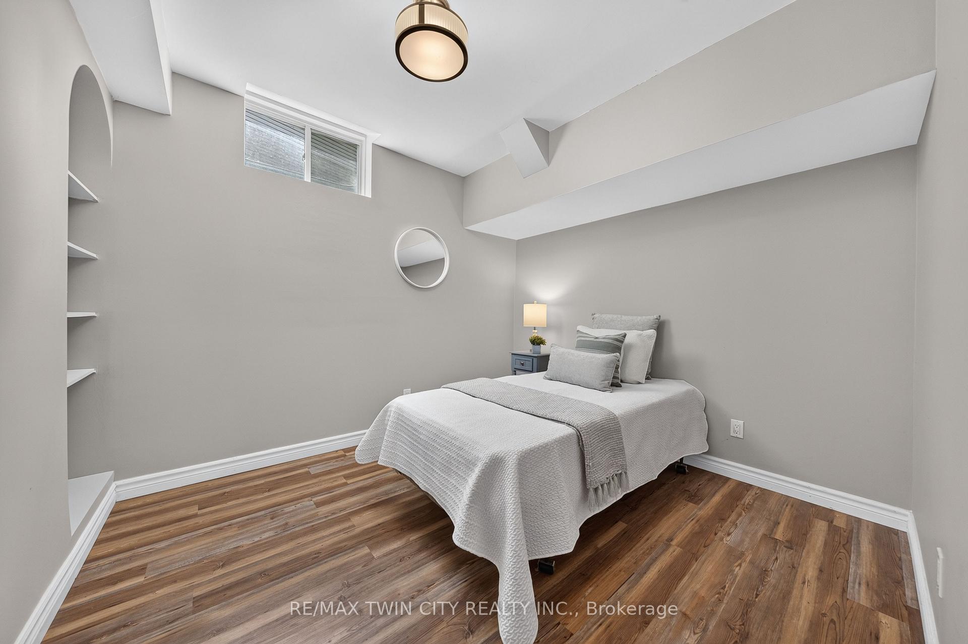 Photo 31 of 298 Pineland Place, Waterloo, Columbia Forest — HOMEH