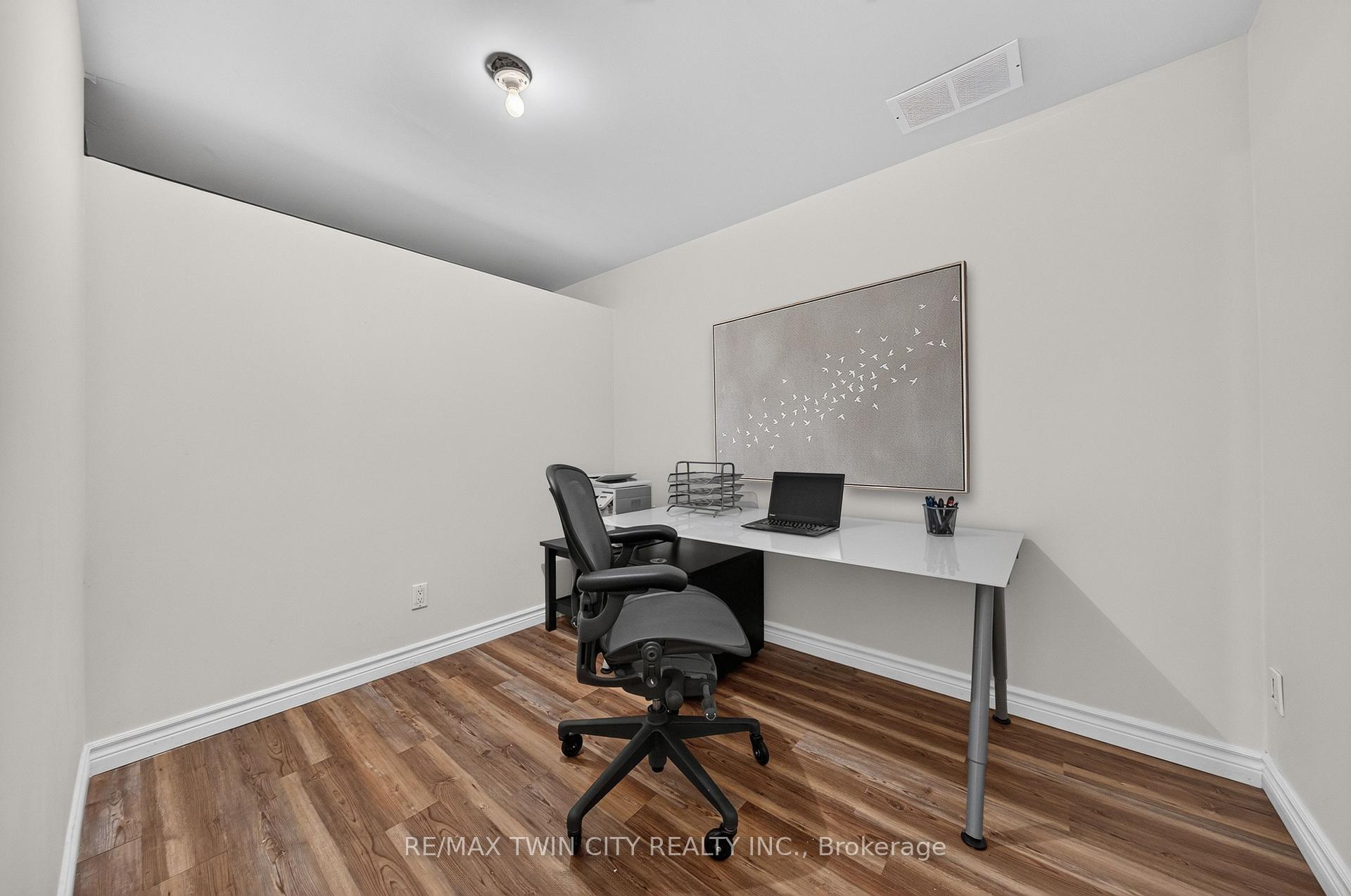 Photo 32 of 298 Pineland Place, Waterloo, Columbia Forest — HOMEH