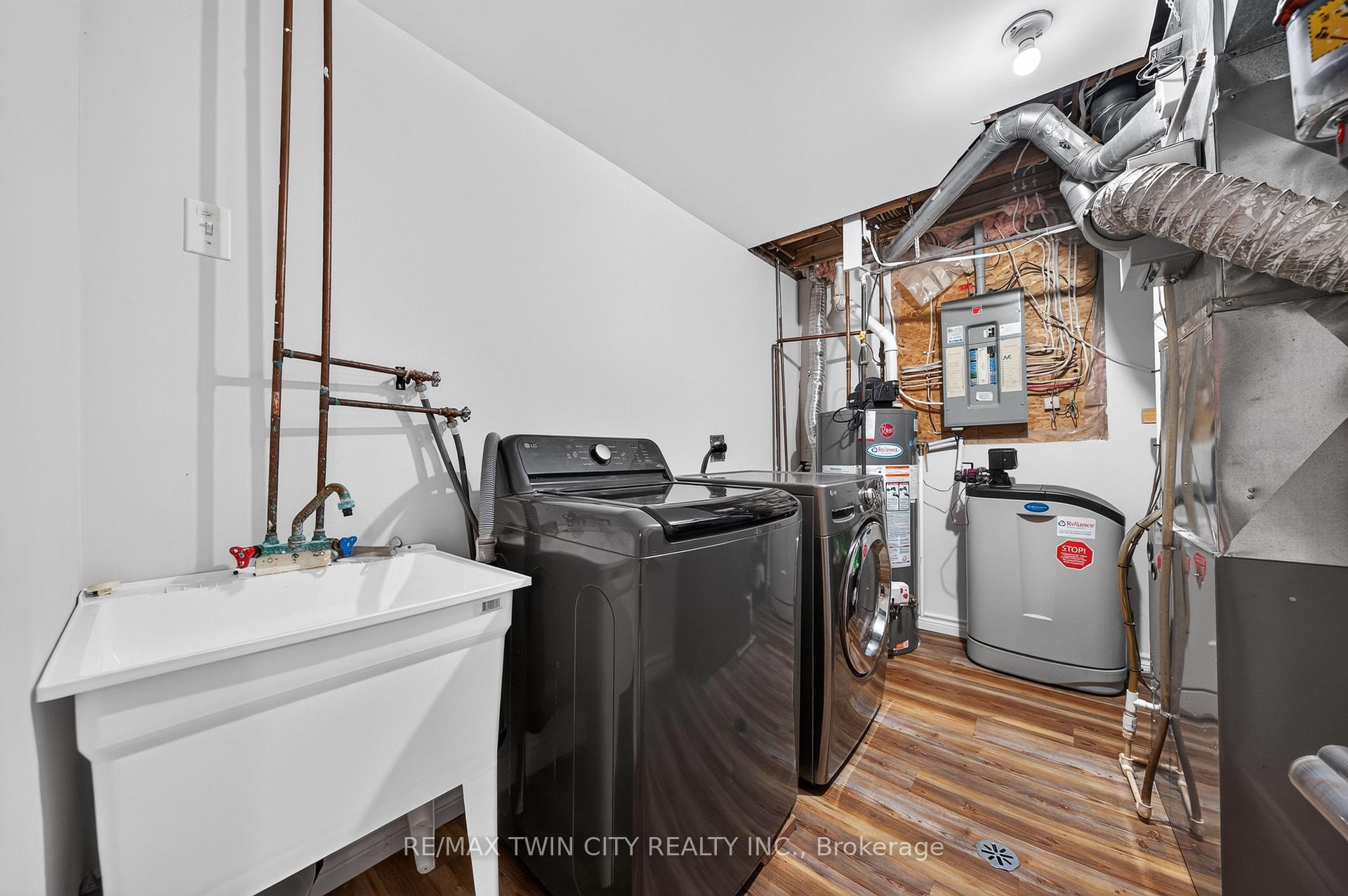 Photo 33 of 298 Pineland Place, Waterloo, Columbia Forest — HOMEH