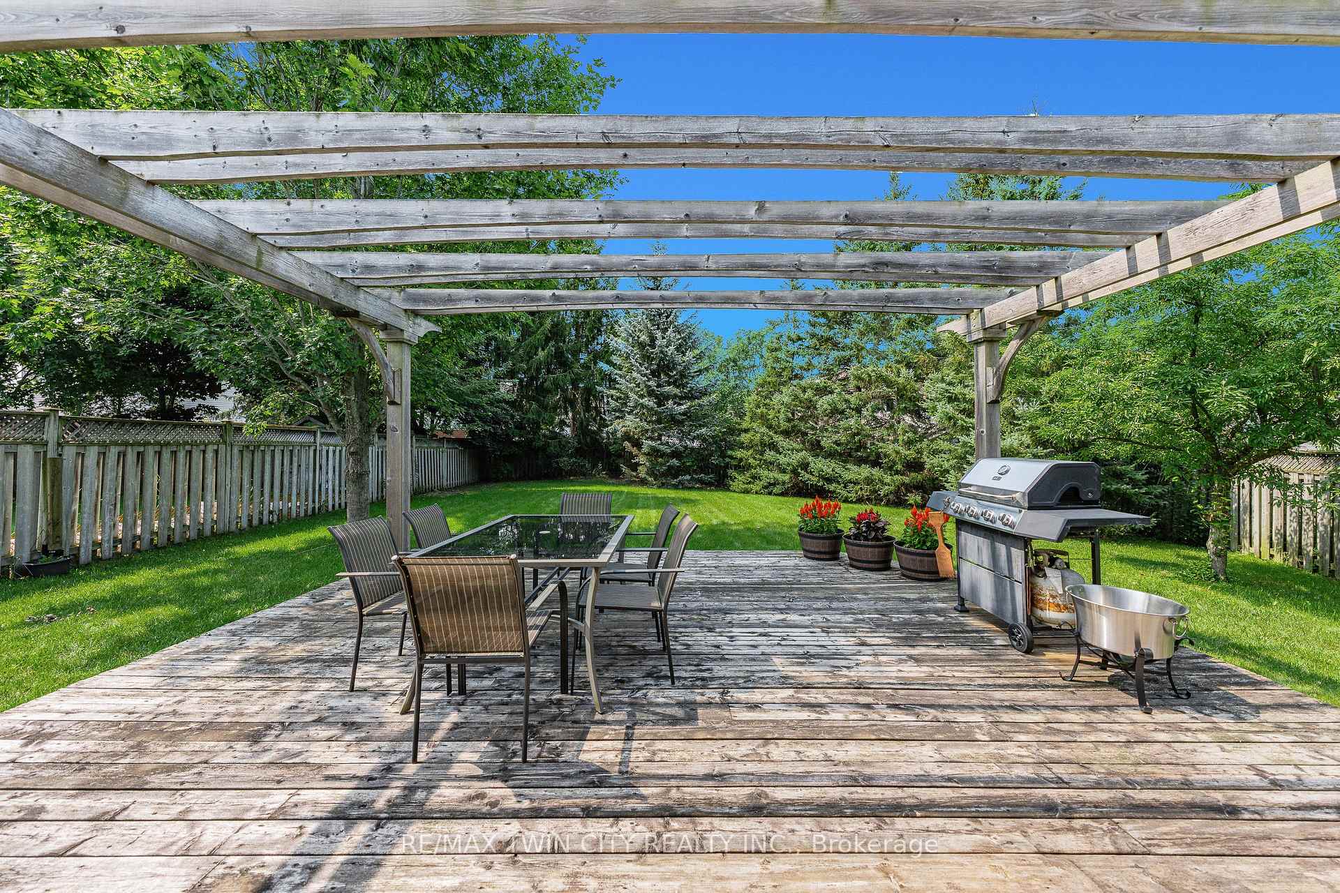 Photo 34 of 298 Pineland Place, Waterloo, Columbia Forest — HOMEH