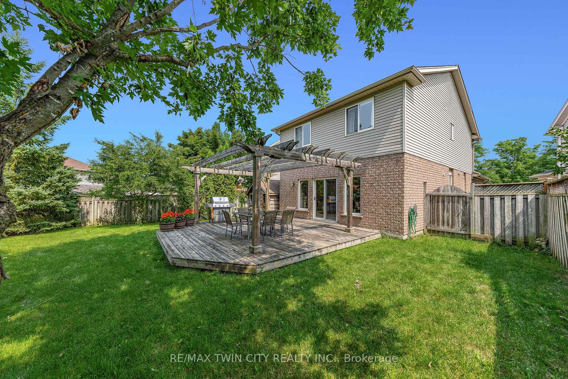 Photo 35 of 298 Pineland Place, Waterloo, Columbia Forest — HOMEH