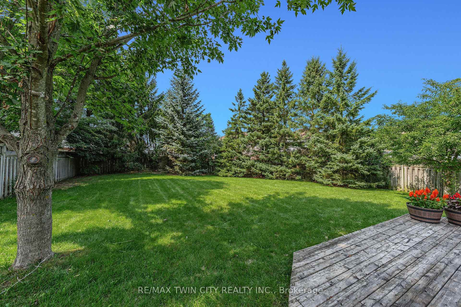 Photo 39 of 298 Pineland Place, Waterloo, Columbia Forest — HOMEH
